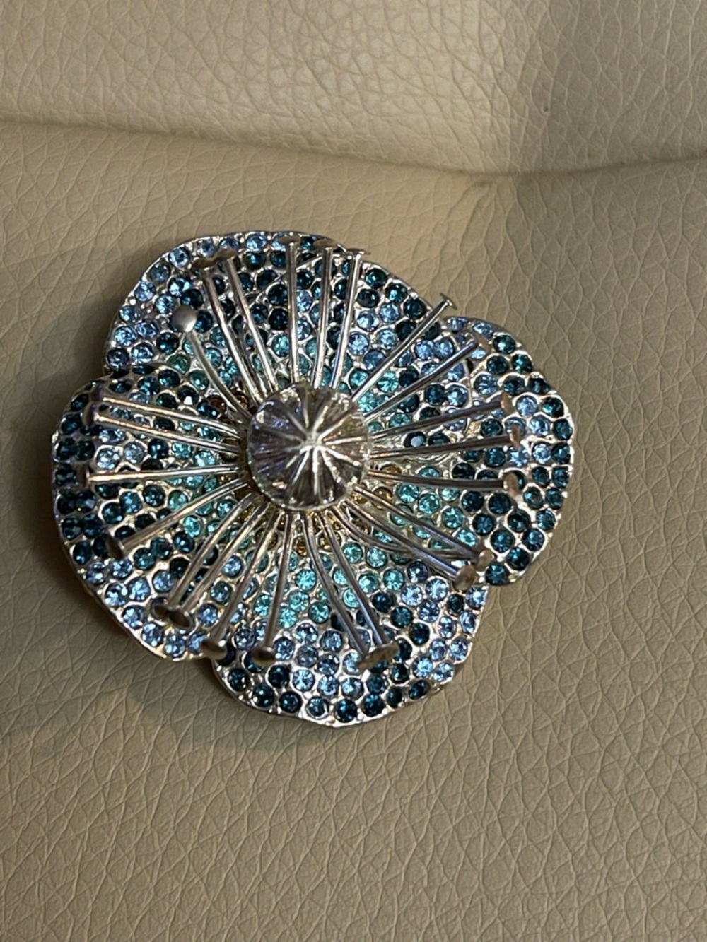 MARC JACOBS Multi-Color Crystal - Pink & Blue brooche mever used - Picture 8 of 16